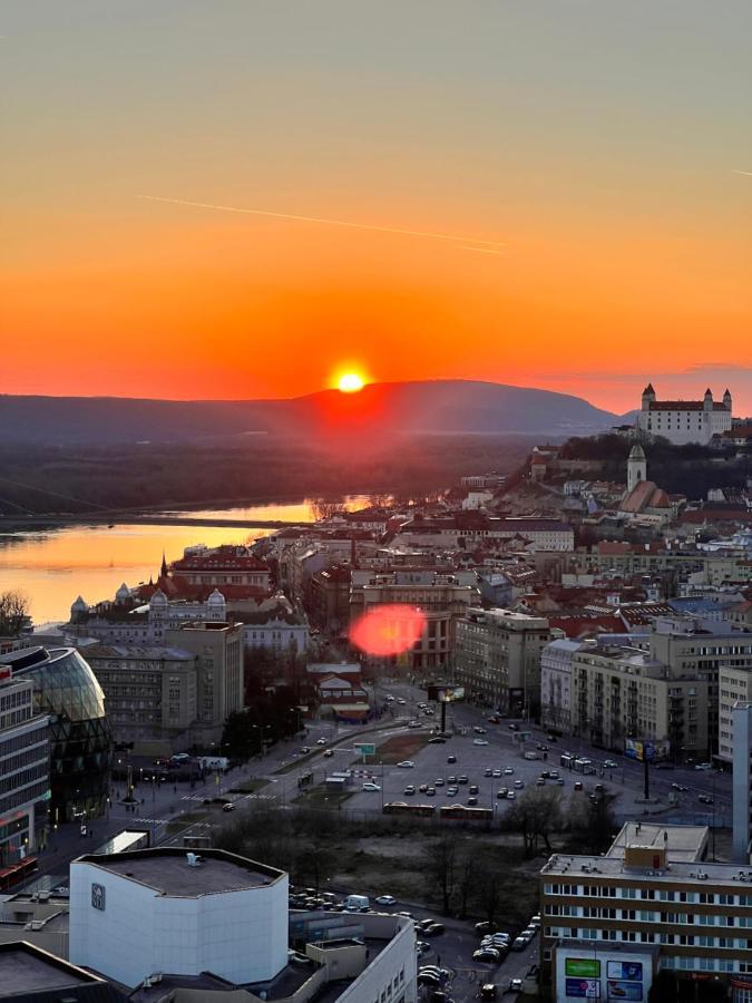 Voir Apartment Bratislava Luaran gambar